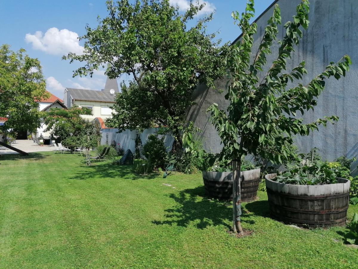 Gaestehaus Anita Breitenbrunn  Eksteriør billede